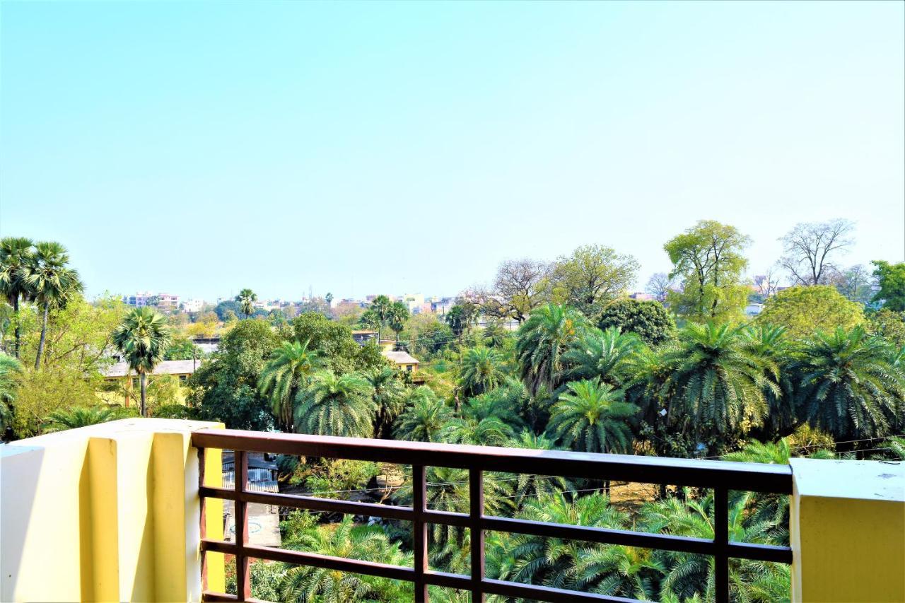 Pretty Garden View Apartment 3Bhk Furnished Flat Near Kashi Vishwanath Temple Varanasi Exteriör bild