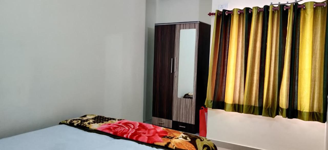 Pretty Garden View Apartment 3Bhk Furnished Flat Near Kashi Vishwanath Temple Varanasi Exteriör bild